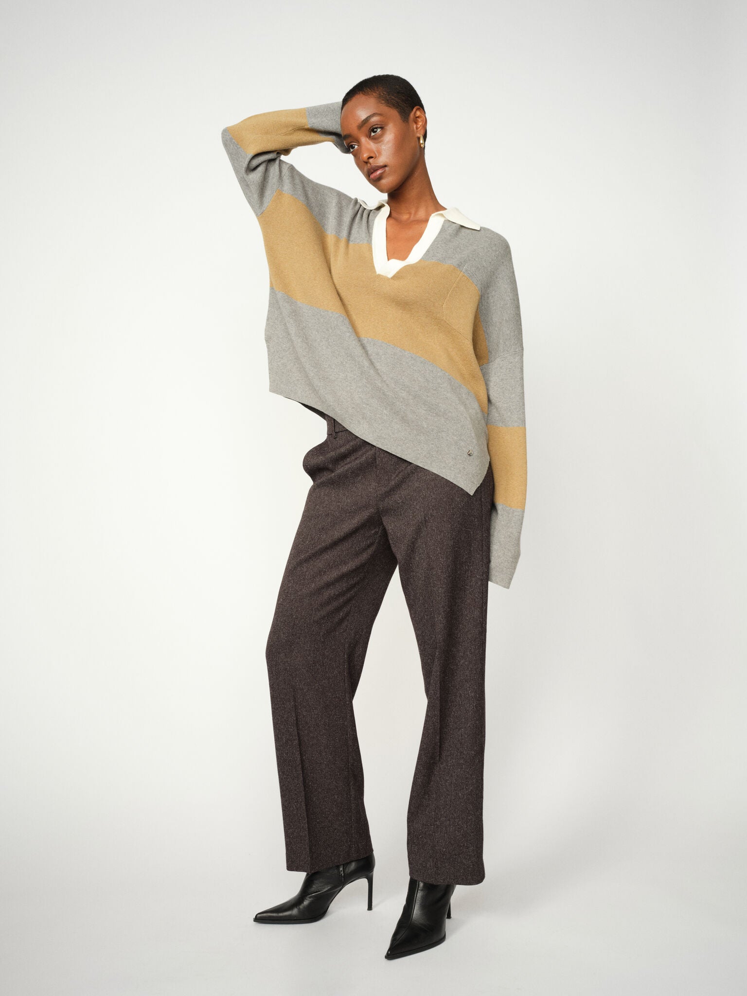 Modelshot / Black / Front